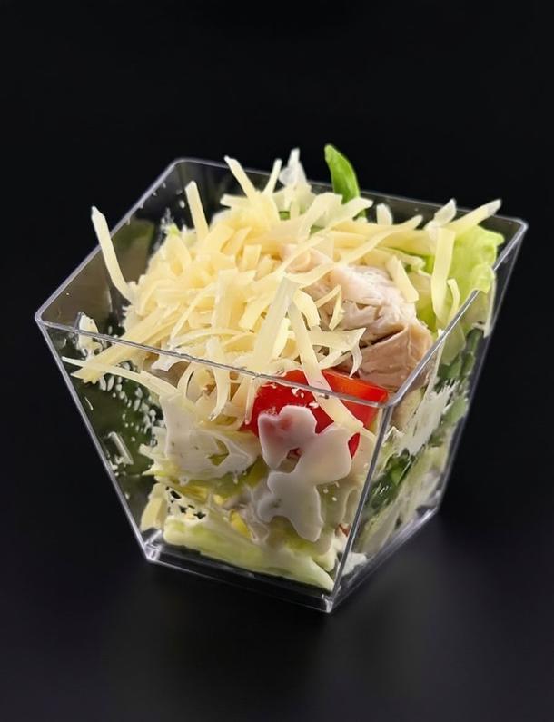 Мини-салат Цезарь с курицей Мини-салат Цезарь с курицей