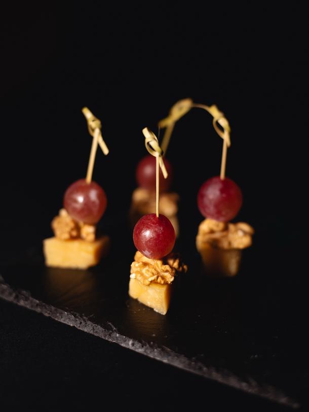 Канапе пармезан и грецкий орех