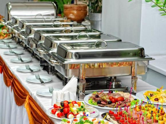 Заказать Сытный фуршет с горячими закусками на 50 персон в Рязани