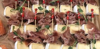 Доставка блюд и напитков на 4 персоны